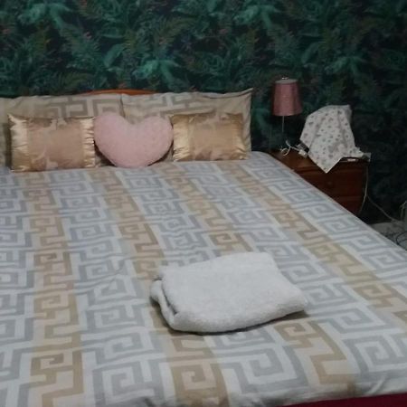Spacious Double Room Located Within Walking Distance To Seaside And Town Dover Exterior photo